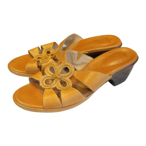 Clarks Artisan Series Tan Leather Sandals Size 8.5 - Picture 2 of 6
